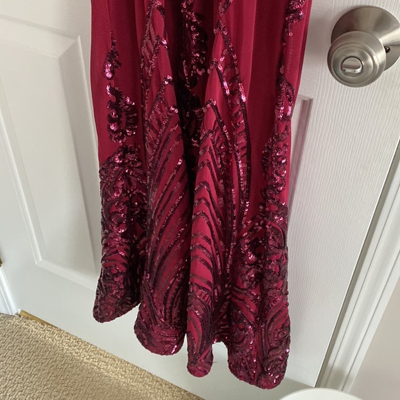 CLEARANCE - NWT size 6 beautiful fishtail beaded sequined maxi gown - Picture 4 of 8